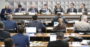 Banqueiro se prepara para depor em comissão parlamentar mista de inquérito.