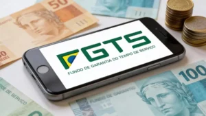 Trabalhador brasileiro aliviado após anúncio de nova regra do FGTS que libera saldo total.