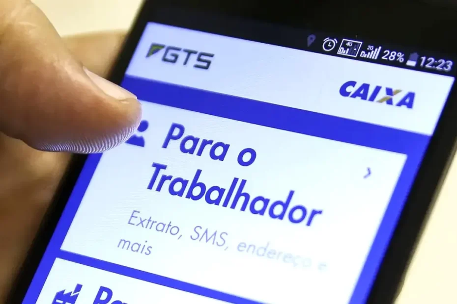 Fachada de um hospital filantrópico iluminada pelo sol.