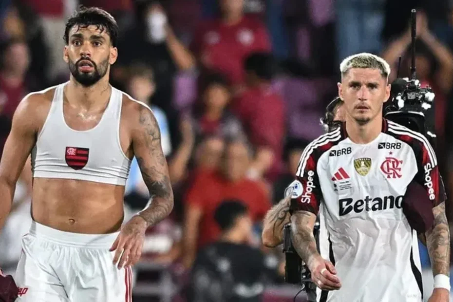 Jogador do Flamengo Paquetá com expressão de frustração em campo