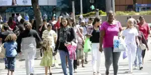Mulheres brasileiras em busca de oportunidades no mercado de trabalho