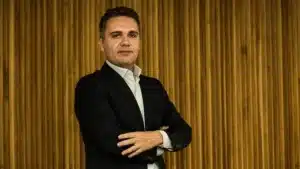 Braulio Borges, especialista em contas públicas, analisando dados fiscais.