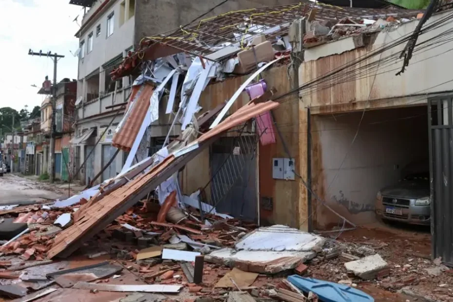 Família afetada por chuvas em Minas Gerais recebe doação