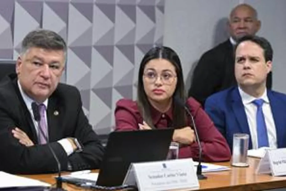 Ingrid Pikinskeni chora e fica em silêncio durante depoimento na CPMI do INSS