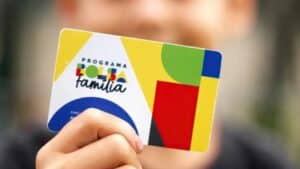 Cartão do Bolsa Família em destaque