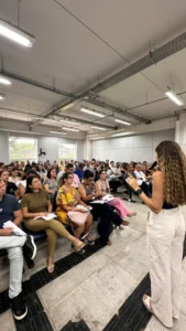 Beneficiários do Bolsa Família em fila para recadastramento no CRAS