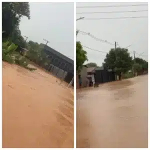 Morador em frente a residência após fortes chuvas com potencial para saque do FGTS.