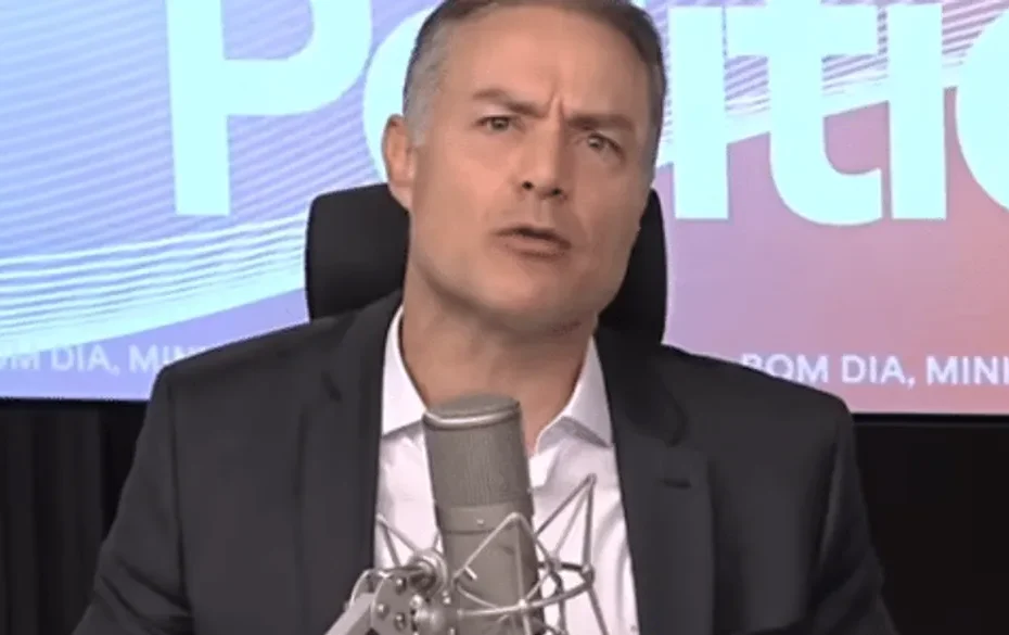 Ministro dos Transportes, Renan Filho, em coletiva, discutindo medidas para fiscalização do frete mínimo de caminhoneiros.