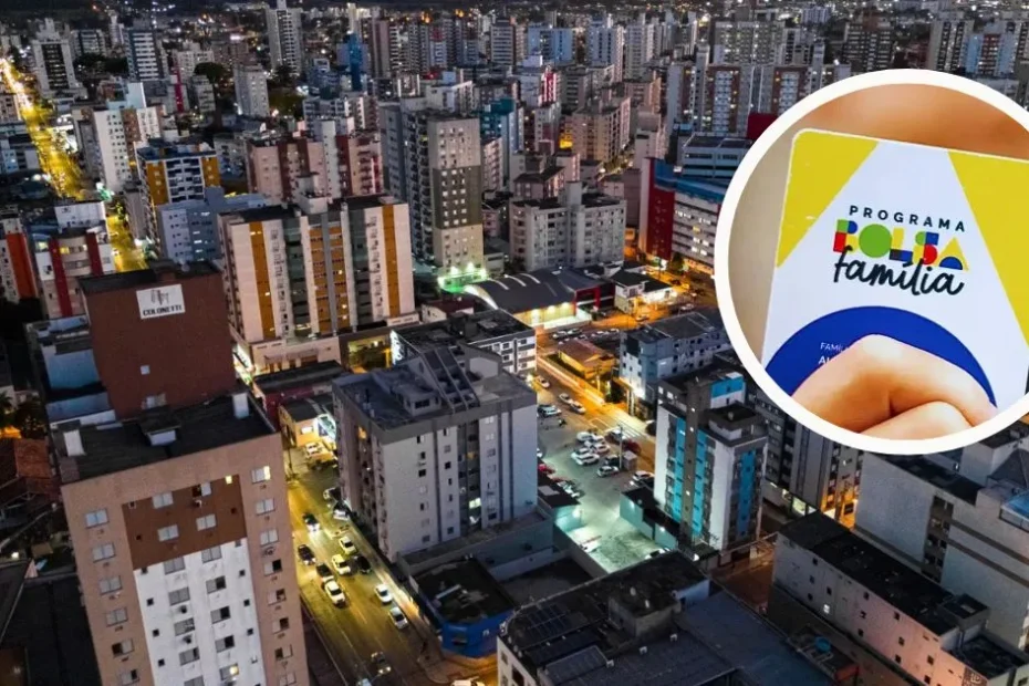 Pessoas comemorando conquista de emprego em Criciúma