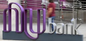 Cliente preocupado com conta do Nubank bloqueada no celular