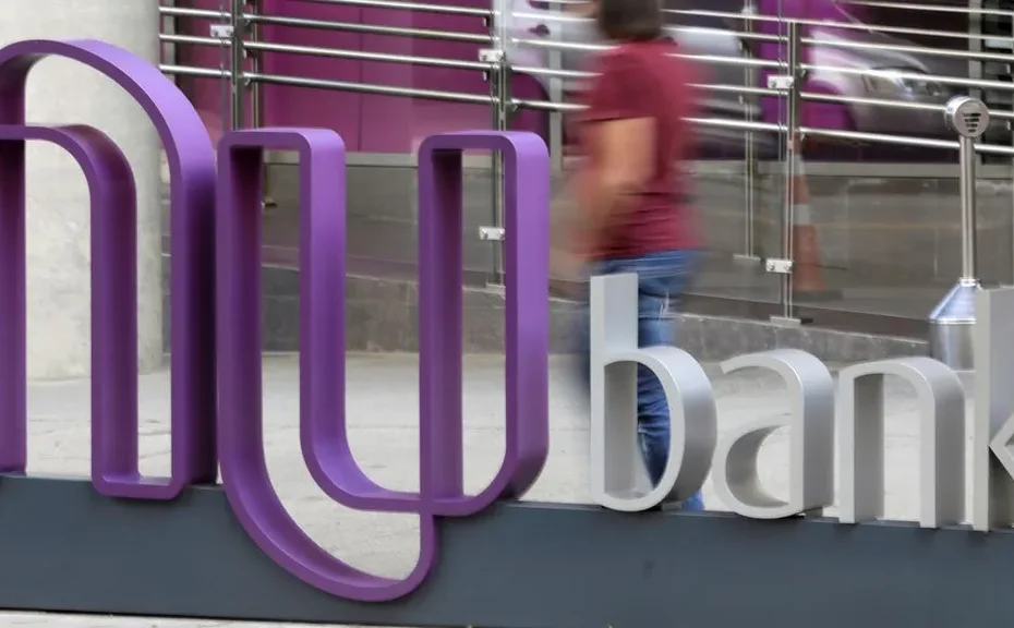 Cliente preocupado com conta do Nubank bloqueada no celular
