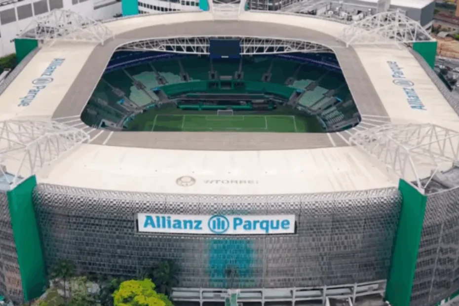 Estádio Allianz Parque em São Paulo com elementos visuais que simulam a possível mudança de nome para Nu Stadium, com torcedores do Palmeiras e cores do Nubank.