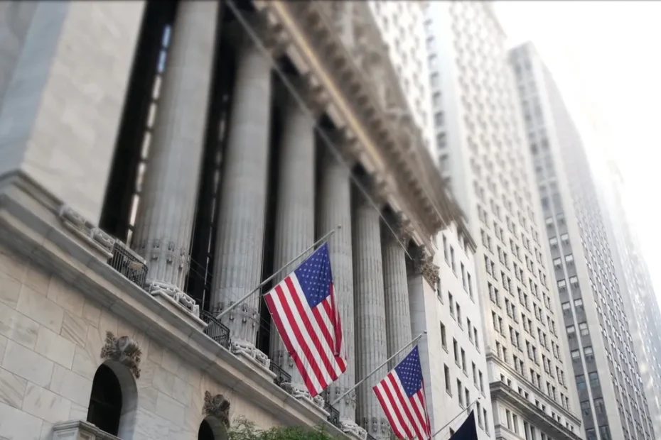 Trader focado em gráficos de ações de fintechs brasileiras na bolsa de Nova York.