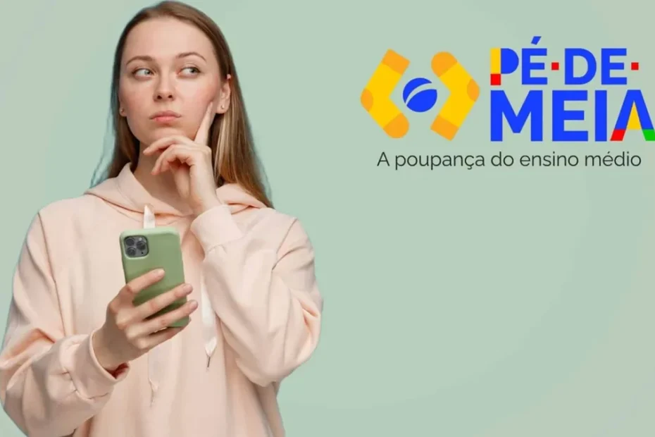 Estudante comemora liberação de saque do programa Pé-de-Meia no celular