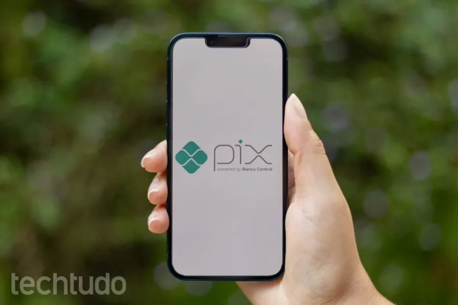Smartphone exibindo opção de Pix no Crédito em aplicativo bancário