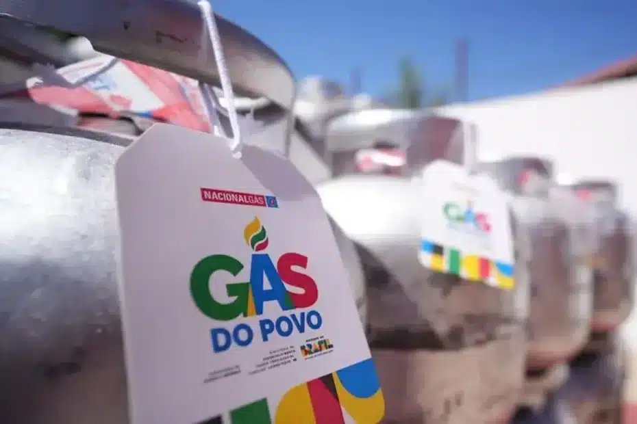 Botijão de gás de cozinha de 13kg em uma cozinha