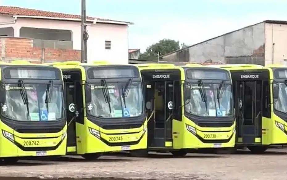 Jovem beneficiário do Bolsa Família investigado em fraude milionária com empresas endividadas.