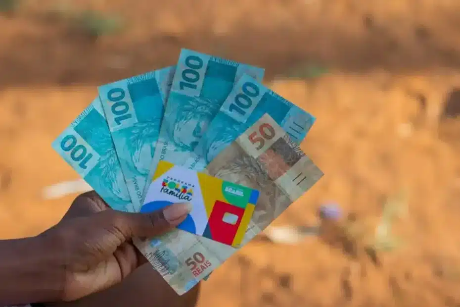 Mãe preocupada com extrato do Bolsa Família