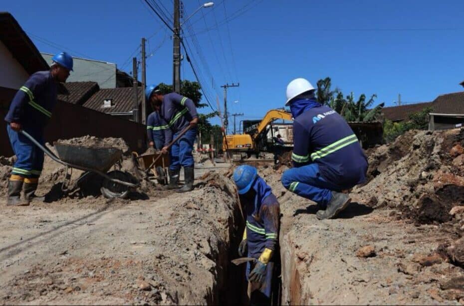 Construção de rede de esgoto em Joinville