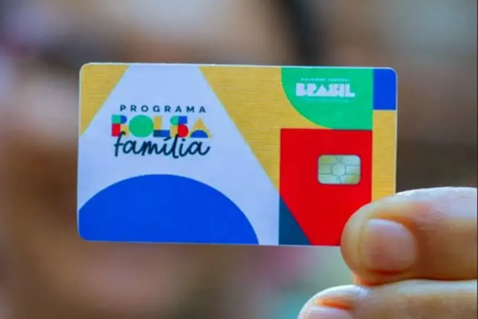 Beneficiária do Bolsa Família realiza cadastro biométrico para manter o auxílio.