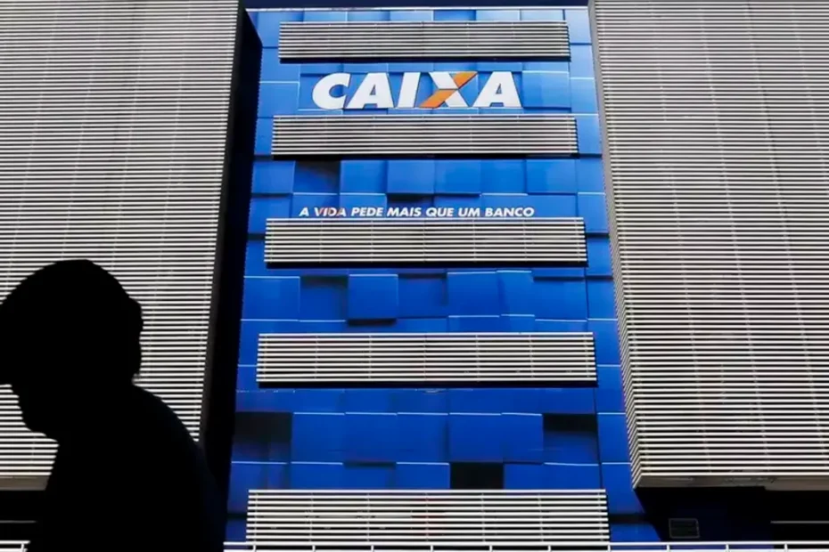 Mulher recebe notificação de pagamento do Bolsa Família no celular