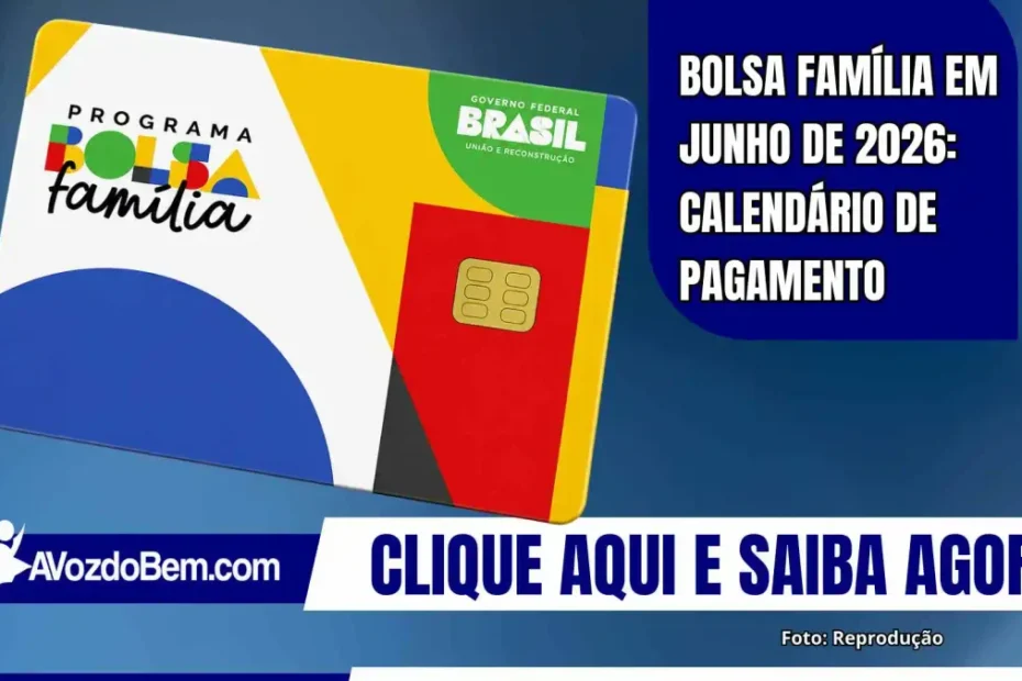 Mãe feliz com bebê e celular mostrando pagamento do Bolsa Família