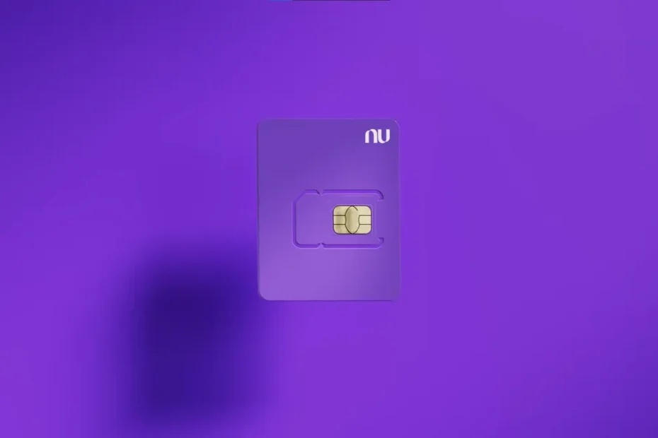 Adolescente utilizando plano de celular do Nubank para gerenciar sua autonomia digital.