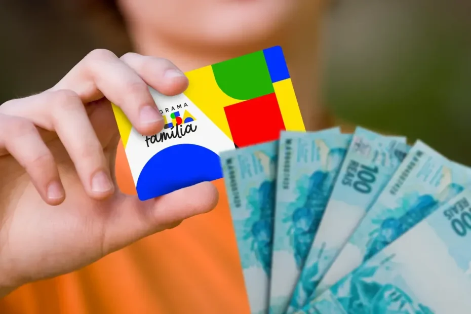 Família brasileira consultando calendário do Bolsa Família no celular