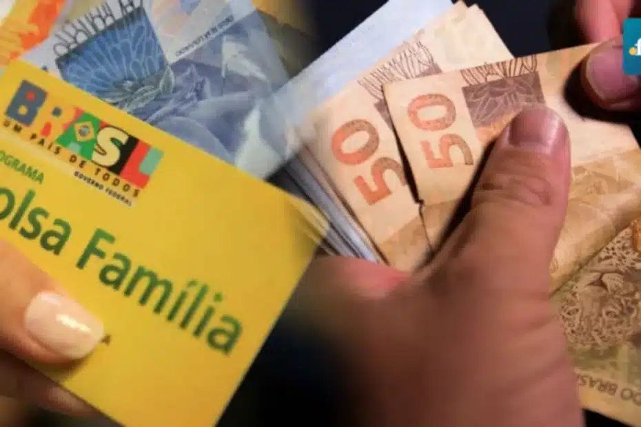 Mãos segurando um celular com o aplicativo Caixa Tem aberto, mostrando o saldo do Bolsa Família.