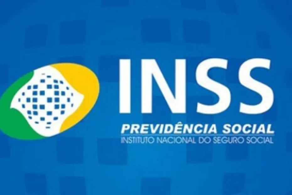 Idoso lendo documentos com expressão de alívio e segurança, representando a nova regra do BPC.