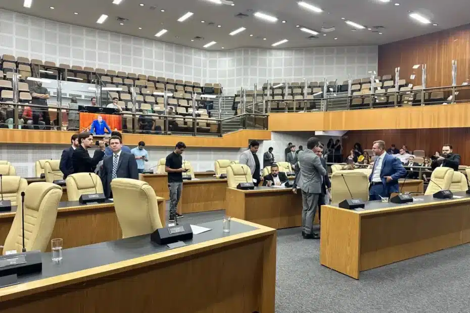 Vereadores durante sessão na Câmara Municipal de Goiânia