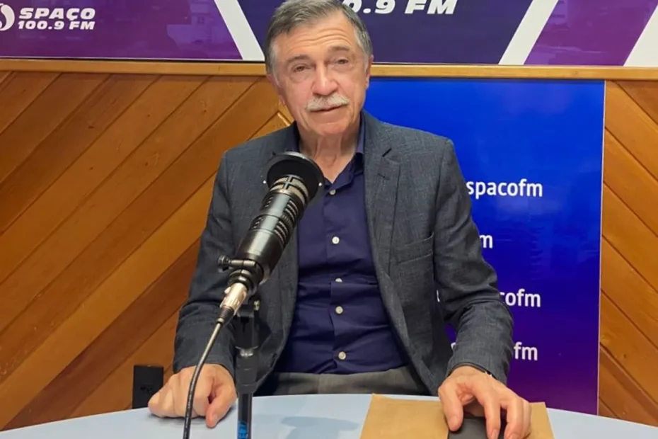 Centro de atendimento da prefeitura em Caxias do Sul auxiliando munícipes.