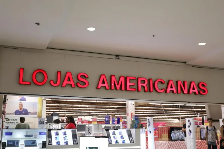 Documentos financeiros sob investigação, simbolizando dívidas ocultas e fraudes corporativas.