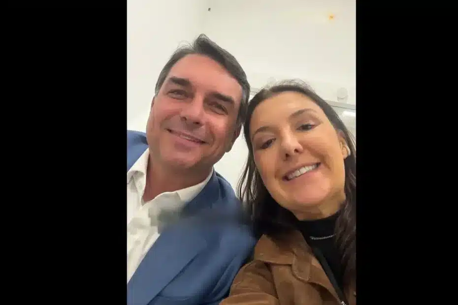 Daniella Marques em um ambiente corporativo com elementos que remetem a investigação financeira e a Polícia Federal