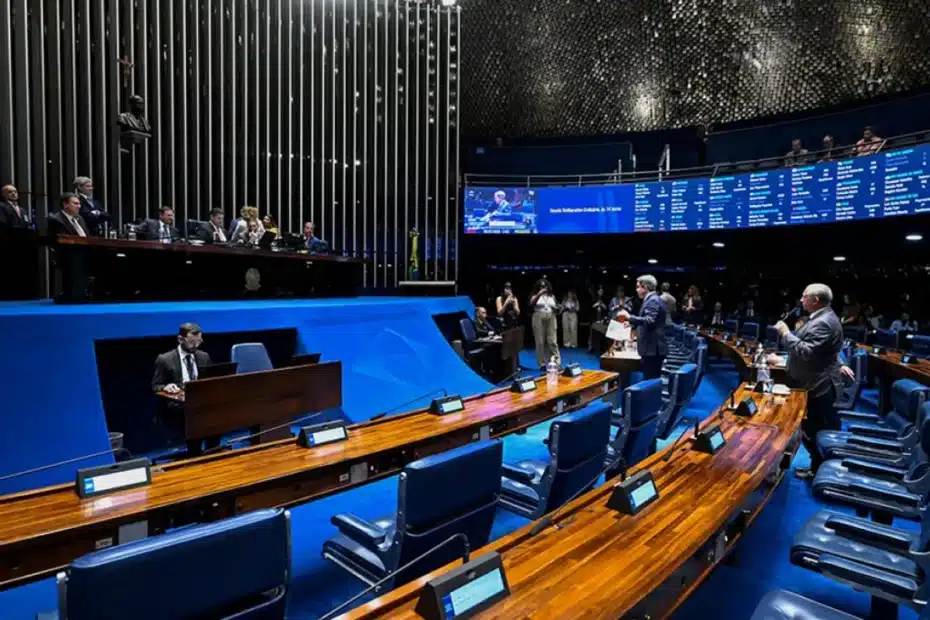 Membros da Comissão de Direitos Humanos da Câmara dos Deputados em audiência pública sobre a crise migratória e a situação de brasileiros detidos nos EUA.