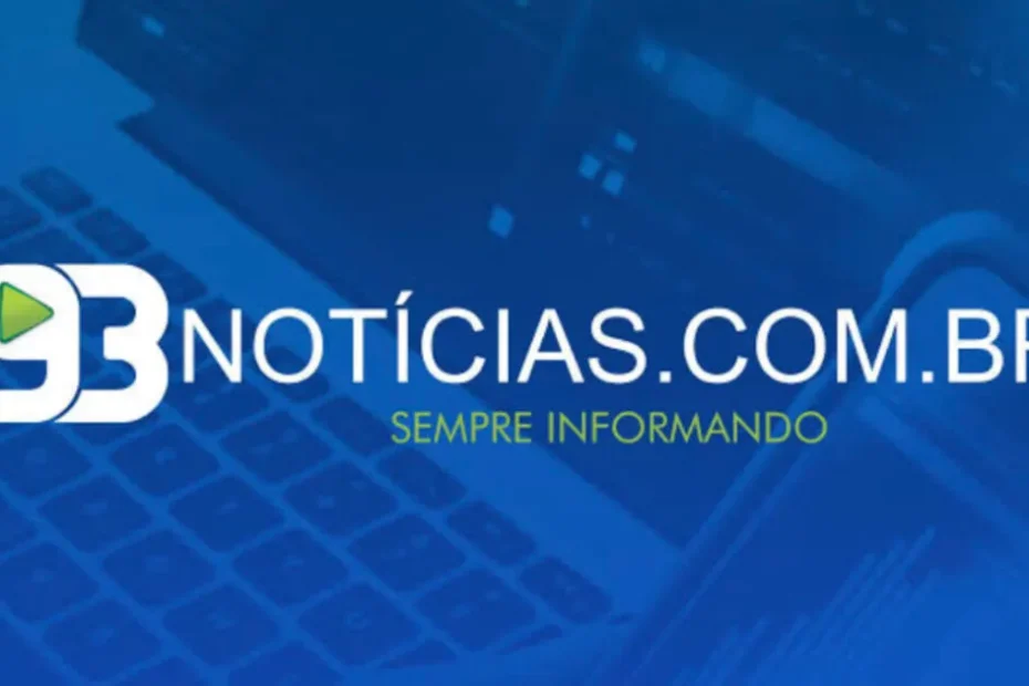 Pessoas de baixa renda celebram a obtenção da CNH gratuita pelo programa CNH Social, financiado por multas de trânsito a partir de 2025.