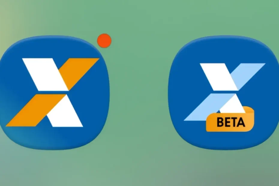 Pessoa sorrindo usando o novo aplicativo da Caixa no celular, com um fundo desfocado de agência bancária ou tela de login