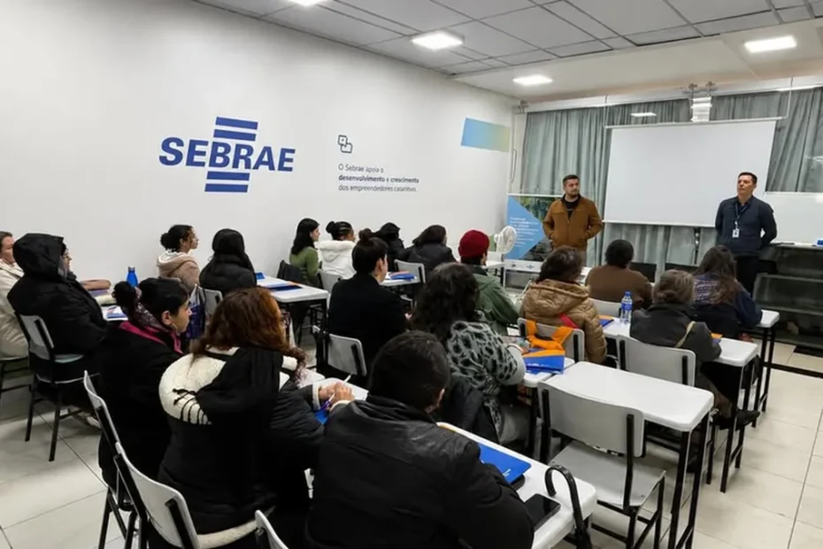 Alunos em sala de aula de capacitação profissional em Caxias do Sul