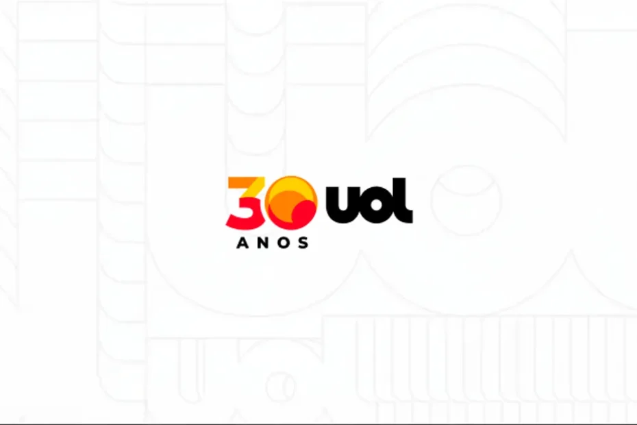 Pessoas diversas em agência de cooperativa de crédito