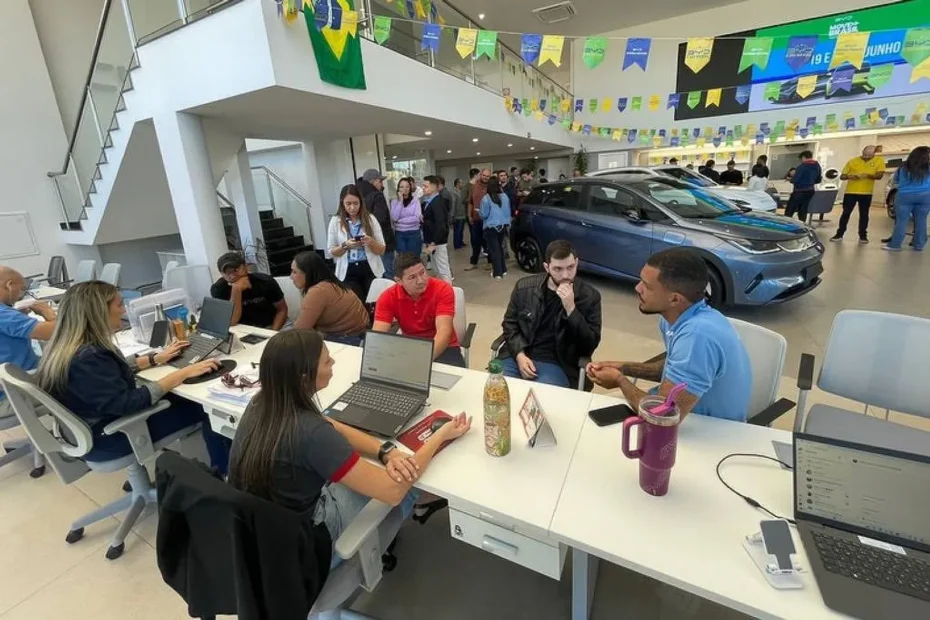Motorista frustrado em concessionária com financiamento Move Brasil barrado