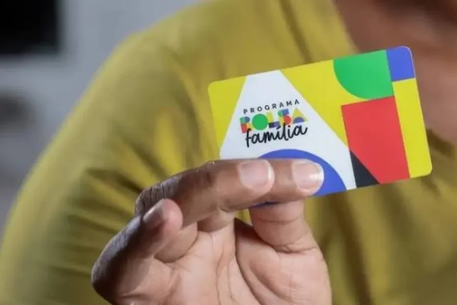 Bolsa Família com NIS final 5 recebe pagamento antecipado no sábado, dia 22 de agosto, e beneficiários podem evitar filas nos caixas eletrônicos da Caixa