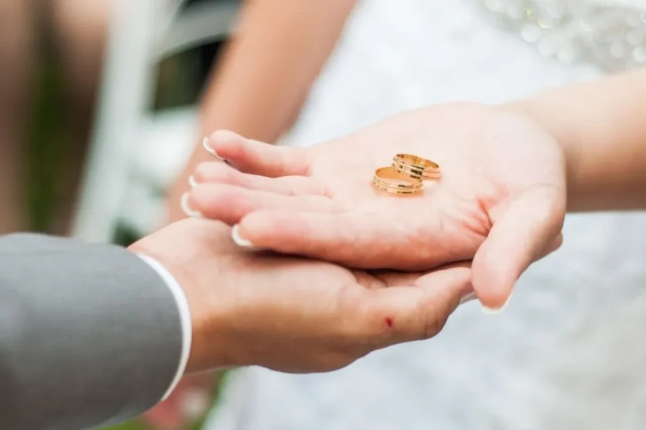 Casais felizes em cerimônia de casamento coletivo em Feira de Santana