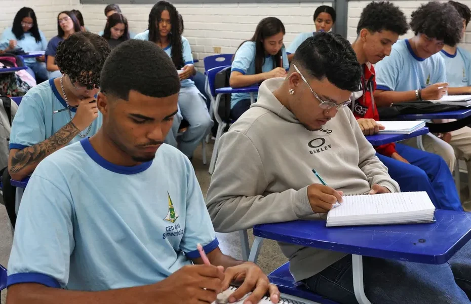 Confira o pagamento do Pé-de-Meia de R$ 200 para estudantes nascidos em setembro e outubro