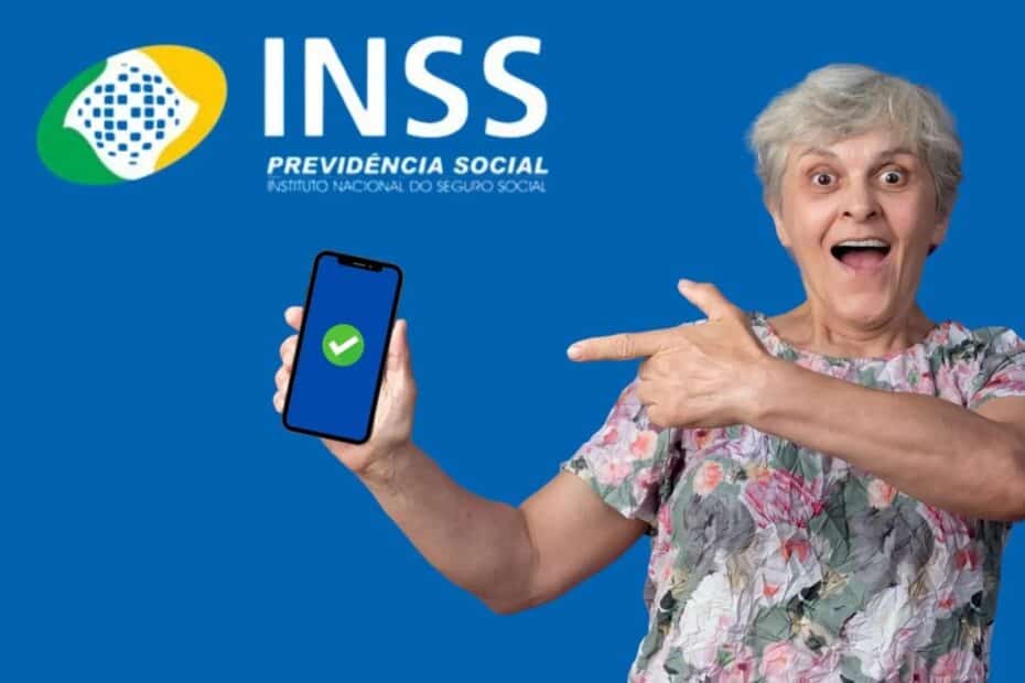 Documentos de planejamento econômico sobre uma mesa de escritório.